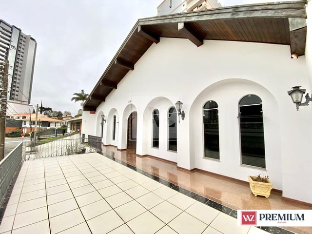Casa 4 quartos e 5 banheiros, à venda ou para alugar, no bairro Jardim Carvalho em Ponta Grossa