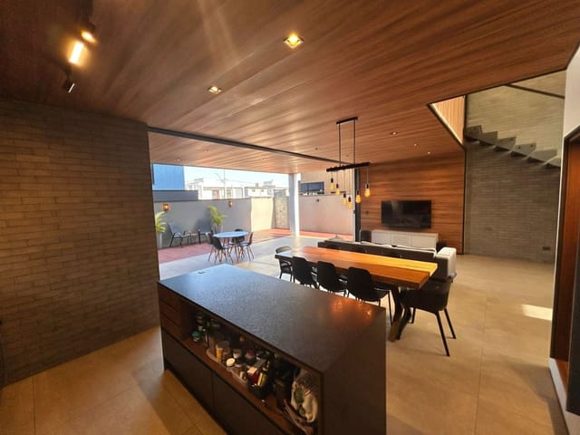 Casa com 250m² 3 quartos e 2 banheiros, à venda, no bairro  da Floresta em São José dos Campos