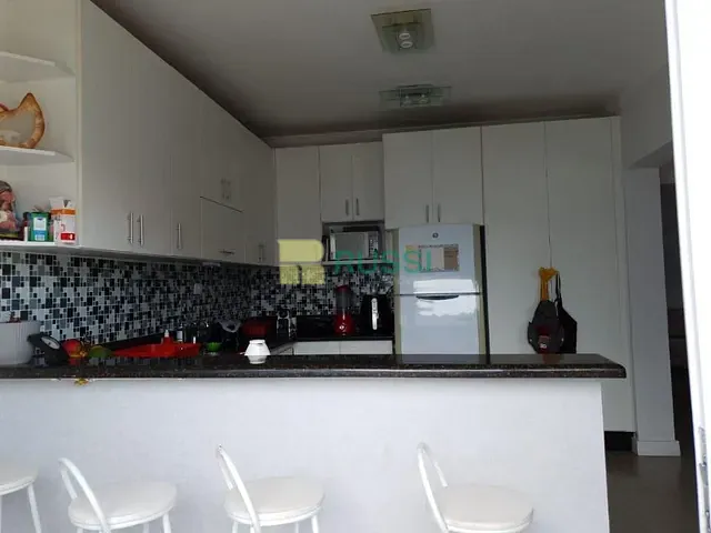 Casa com 300m² 3 quartos e 3 banheiros, à venda, no bairro Jardim Valparaíba em São José dos Campos