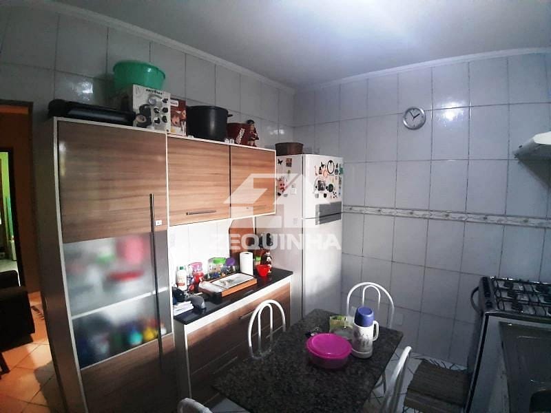 Casa à venda com 3 quartos, 120m² - Foto 17