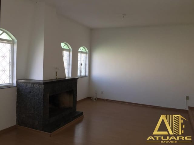 Casa com 240m² 3 quartos e 4 banheiros, para alugar, no bairro Fátima I em Pouso Alegre