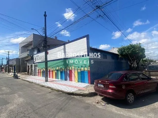 Casa com 230m², à venda ou para alugar, no bairro Santos Dumont em Aracaju
