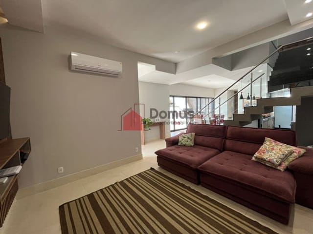 Casa com 420m², à venda, no bairro Mombaça em Pindamonhangaba