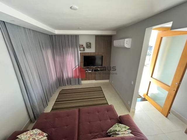 Casa com 420m², à venda, no bairro Mombaça em Pindamonhangaba