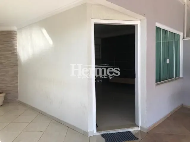 Casa com 300m² 4 quartos e 3 banheiros, para alugar, no bairro Vila Bressani em Paulínia