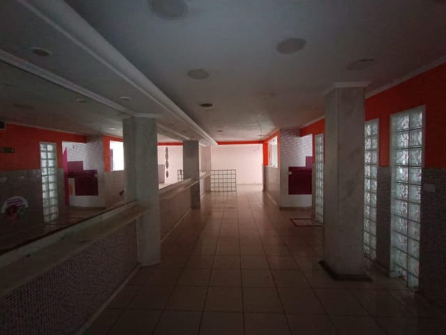 Foto do Casa - EXCELENTE ESPAÇO COMERCIAL - COM 15 SALAS, 10 BANHEIROS E 10 VAGAS NA GARAGEM - PRÓXIMO AO CENTRO DA FREGUESIA E DE FÁCIL ACESSO DE TRASPORTES | Hilmar