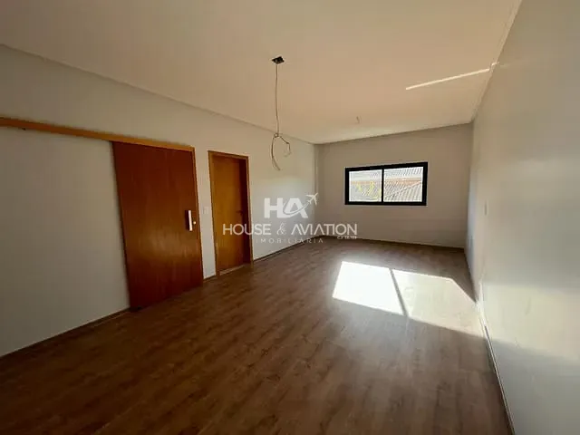 Casa com 1250m² 4 quartos e 6 banheiros, à venda, no bairro Residencial Aldeia do Vale em Goiânia