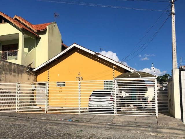 Foto do Casa - Casa com 2 dormitórios para alugar, 60 m² por R$ 800,00/mês - Liberdade - Campina Grande/PB | Investlar