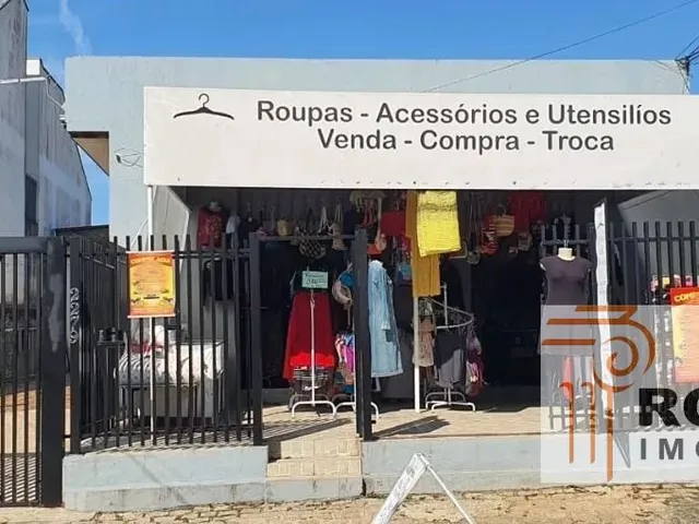 Prédio com 418m² 3 quartos e 2 banheiros, à venda, no bairro Pinheirinho em Curitiba