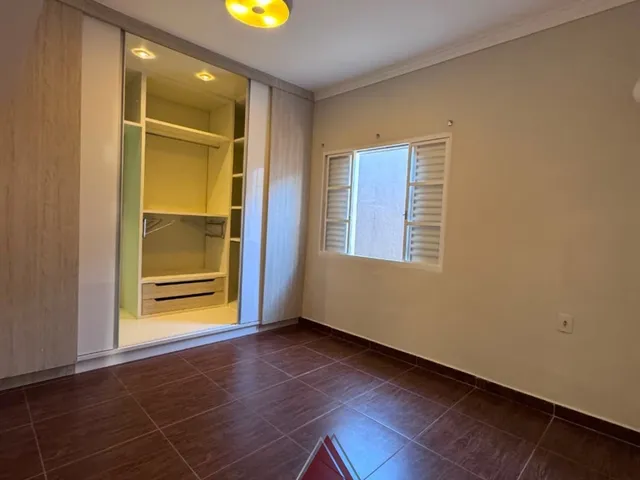 Casa com 250m² 4 quartos e 1 banheiro, à venda, no bairro Parque Residencial Nova Franca em Franca