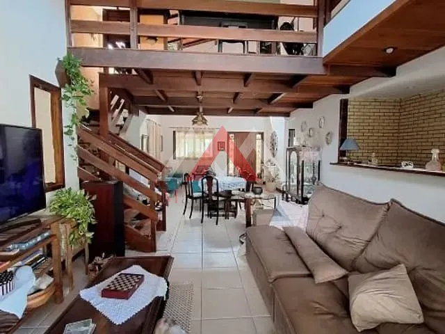 Casa com 450m² 3 quartos e 3 banheiros, à venda, no bairro Serra Grande em Niterói