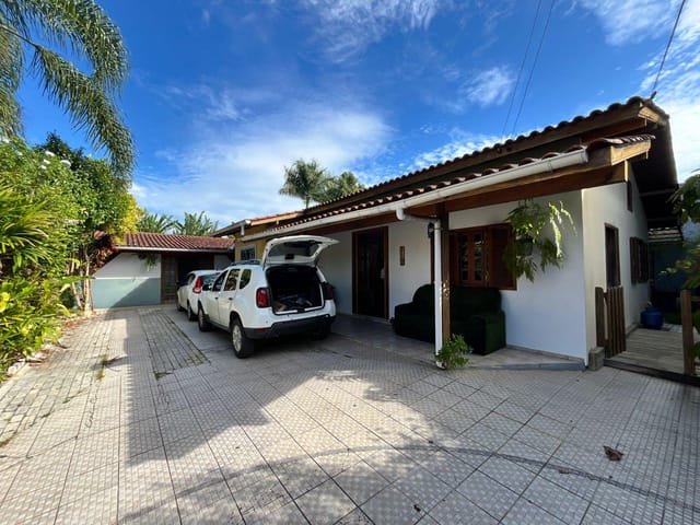 Casa 4 quartos e 3 banheiros, à venda, no bairro Ingleses do Rio Vermelho em Florianópolis
