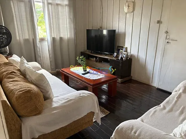 Casa com 300m² 2 quartos e 1 banheiro, à venda, no bairro Jardim Indianápolis em Londrina
