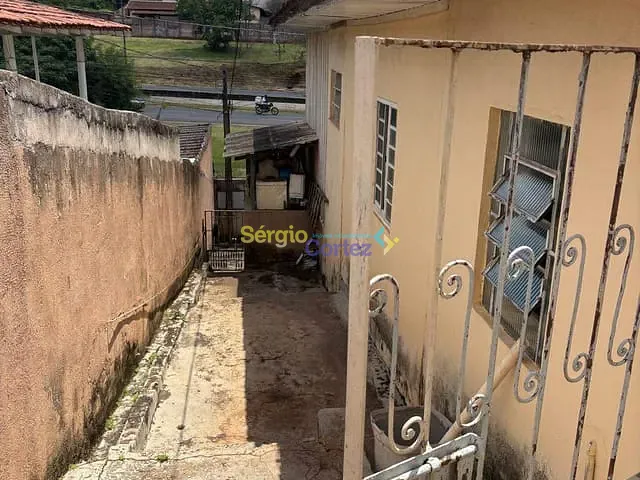 Casa com 300m² 2 quartos e 1 banheiro, à venda, no bairro Jardim Indianápolis em Londrina