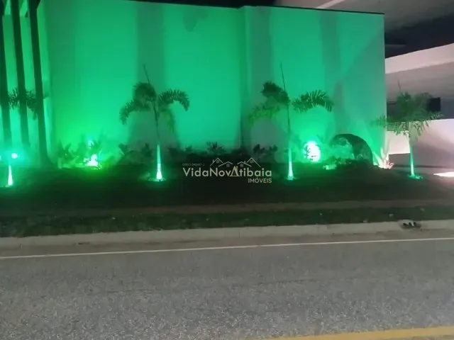Casa com 615m² 5 quartos e 5 banheiros, à venda ou para alugar, no bairro Tanque em Atibaia