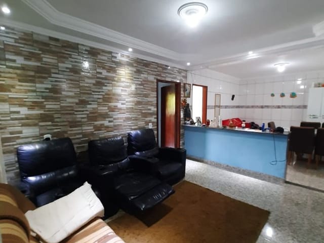 Casa com 200m², à venda, no bairro Água Comprida em Cambuí