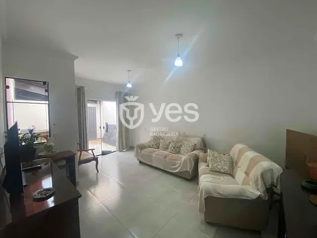 Casa com 300m² 3 quartos e 1 banheiro, à venda, no bairro José Ferreira Guimarães (Mangueira II) em Araxá
