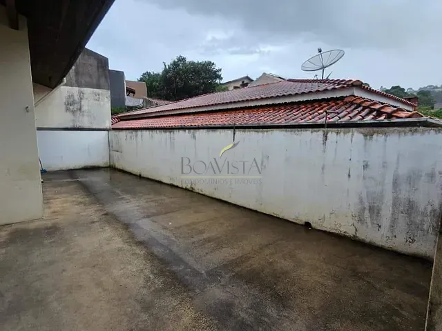 Casa com 100m² 3 quartos e 2 banheiros, para alugar, no bairro Desm da Rua Quintino B. Pinheiro em Piracaia