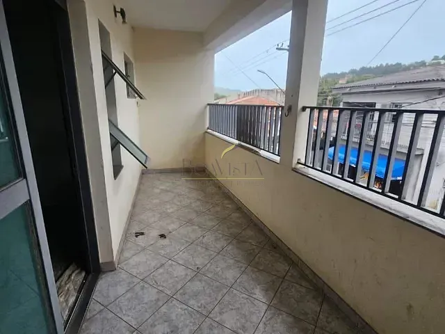 Casa com 100m² 3 quartos e 2 banheiros, para alugar, no bairro Desm da Rua Quintino B. Pinheiro em Piracaia