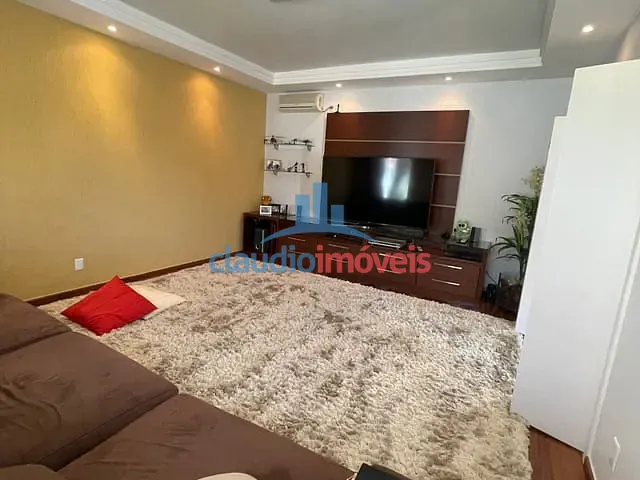 Casa com 312m² 4 quartos e 2 banheiros, à venda, no bairro Jardim Normandia em Volta Redonda