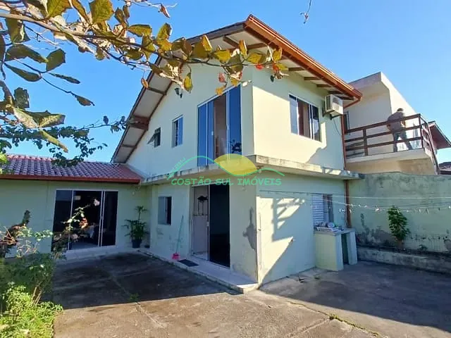 Casa 3 quartos e 3 banheiros, à venda, no bairro Tapera em Florianópolis