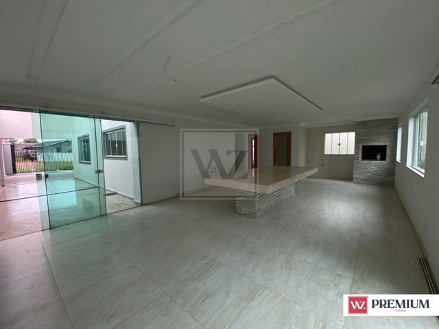 Casa 3 quartos e 4 banheiros, à venda, no bairro Cará-cará em Ponta Grossa