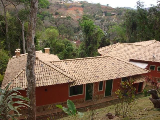 Casa com 2660m² 4 quartos e 2 banheiros, à venda, no bairro Nogueira em Petrópolis