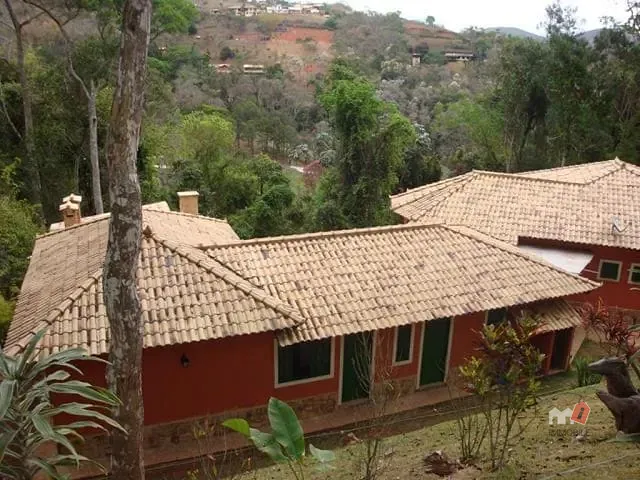 Casa com 2660m² 4 quartos e 2 banheiros, à venda, no bairro Nogueira em Petrópolis
