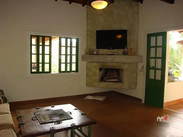 Casa com 2660m² 4 quartos e 2 banheiros, à venda, no bairro Nogueira em Petrópolis