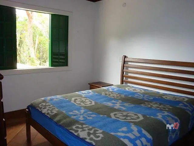 Casa com 2660m² 4 quartos e 2 banheiros, à venda, no bairro Nogueira em Petrópolis