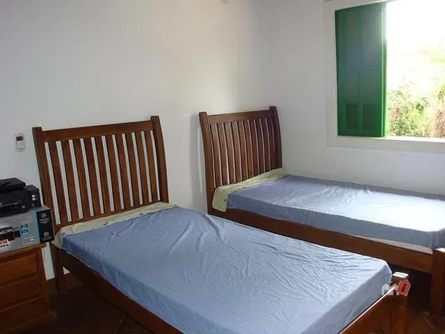Casa com 2660m² 4 quartos e 2 banheiros, à venda, no bairro Nogueira em Petrópolis
