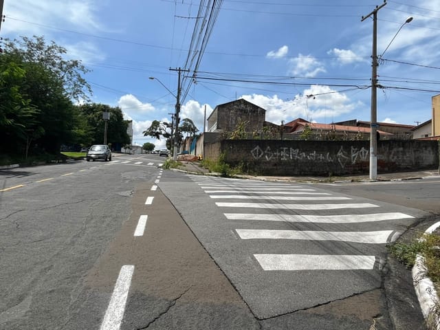 Casa com 300m² 2 quartos e 3 banheiros, à venda, no bairro Parque Valença I em Campinas