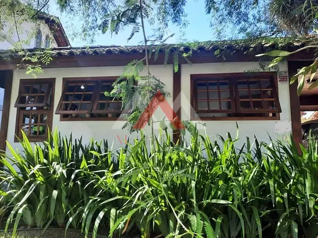 Casa com 700m² 4 quartos e 3 banheiros, à venda, no bairro Badu em Niterói