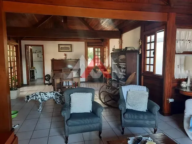 Casa com 700m² 4 quartos e 3 banheiros, à venda, no bairro Badu em Niterói