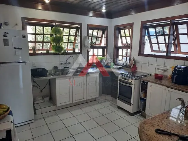 Casa com 700m² 4 quartos e 3 banheiros, à venda, no bairro Badu em Niterói