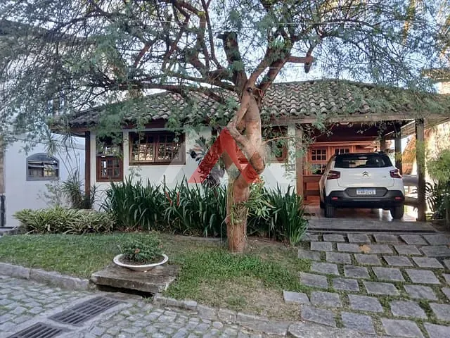 Casa com 700m² 4 quartos e 3 banheiros, à venda, no bairro Badu em Niterói