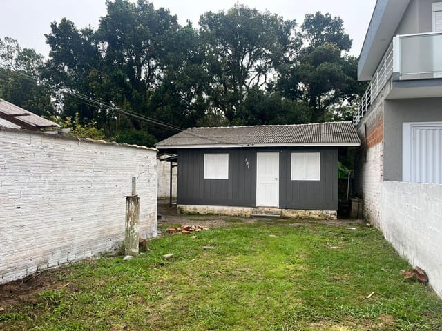 Casa 2 quartos e 1 banheiro, para alugar, no bairro Canasvieiras em Florianópolis