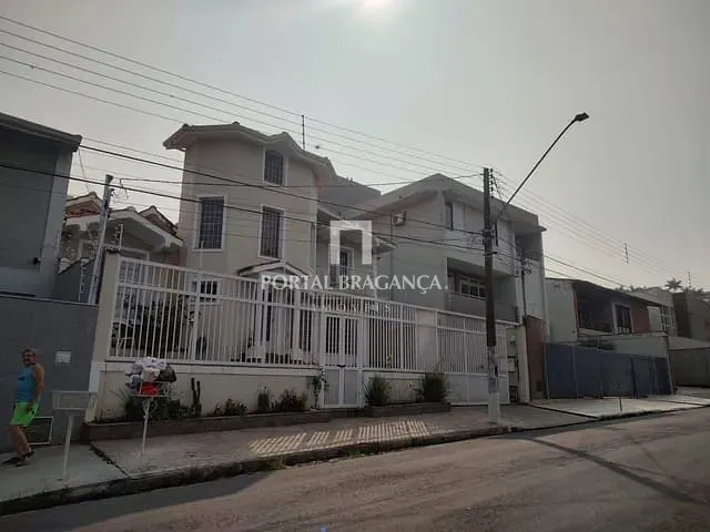 Casa com 570m² 4 quartos e 4 banheiros, à venda, no bairro Jardim América em Bragança Paulista