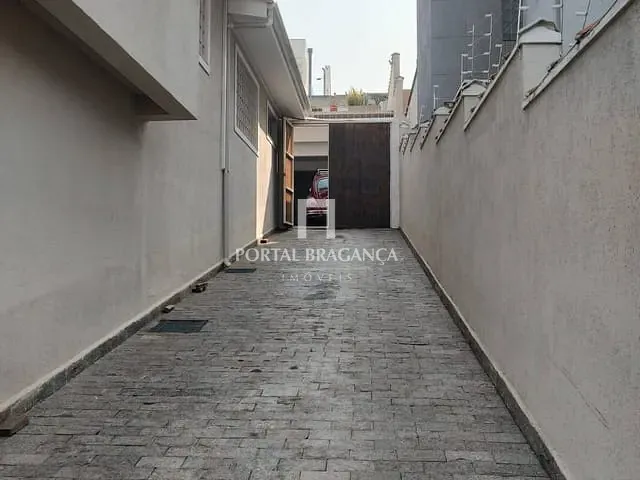 Casa com 570m² 4 quartos e 4 banheiros, à venda, no bairro Jardim América em Bragança Paulista