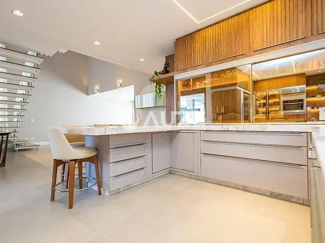 Casa com 330m² 4 quartos e 5 banheiros, à venda, no bairro São Braz em Curitiba