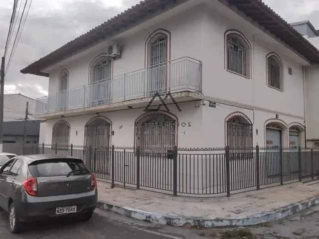 Casa 4 quartos e 2 banheiros, à venda, no bairro Conquista em Ilhéus