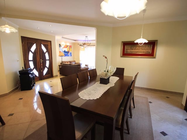 Casa com 1042m² 6 quartos e 4 banheiros, à venda, no bairro Jardim Flamboyant em Atibaia