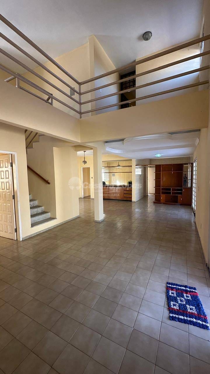 Casa à venda com 4 quartos, 354m² - Foto 2