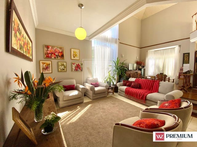 Casa com 525m² 4 quartos e 6 banheiros, à venda, no bairro Estrela em Ponta Grossa