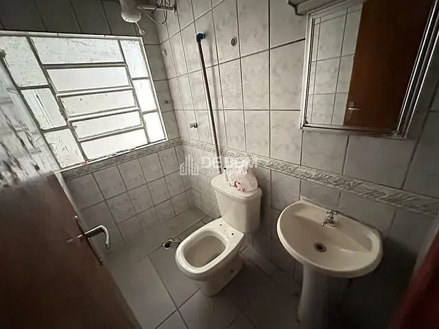 Casa com 217m², para alugar, no bairro Centro em Poços de Caldas