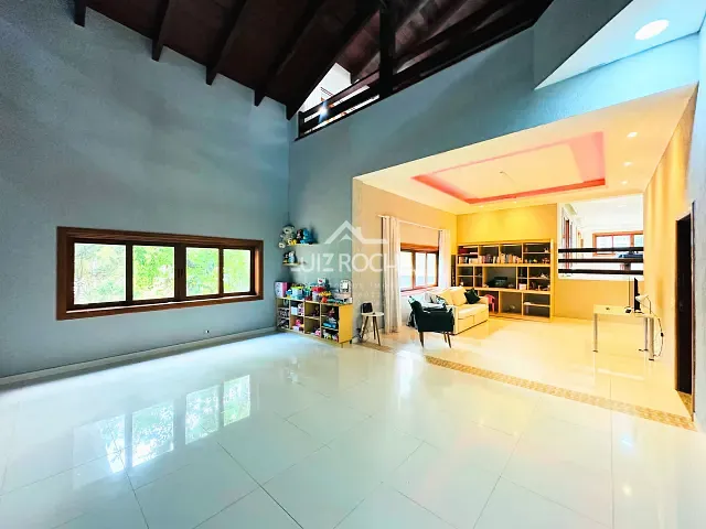 Casa com 2234m² 7 quartos e 14 banheiros, à venda, no bairro São Paulo II em Cotia
