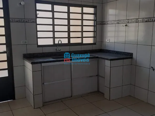 Casa com 285m², à venda ou para alugar, no bairro Centro em Guaxupé