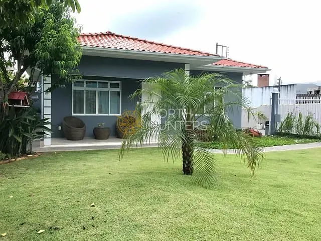 Casa com 900m² 4 quartos e 2 banheiros, à venda, no bairro Canasvieiras em Florianópolis