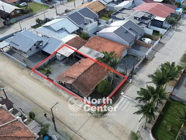 Casa com 365m² 3 quartos e 1 banheiro, à venda, no bairro Salinas em Balneário Barra do Sul