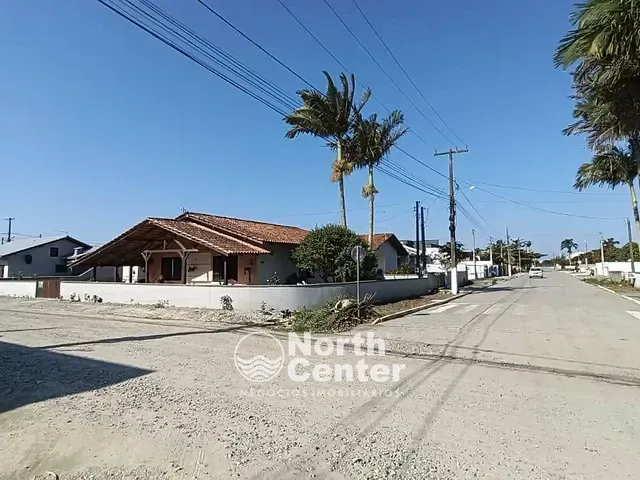 Casa com 365m² 3 quartos e 1 banheiro, à venda, no bairro Salinas em Balneário Barra do Sul